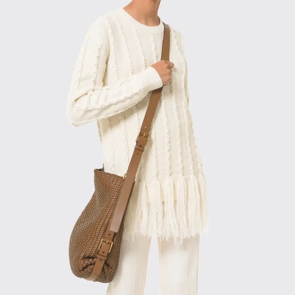 Michael Kors Collection's sweater is knitted from soft cashmere - the yarns - Picture 6 of 7